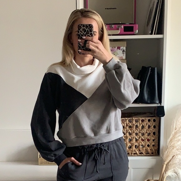 Abercrombie crop sweater - Picture 3 of 3